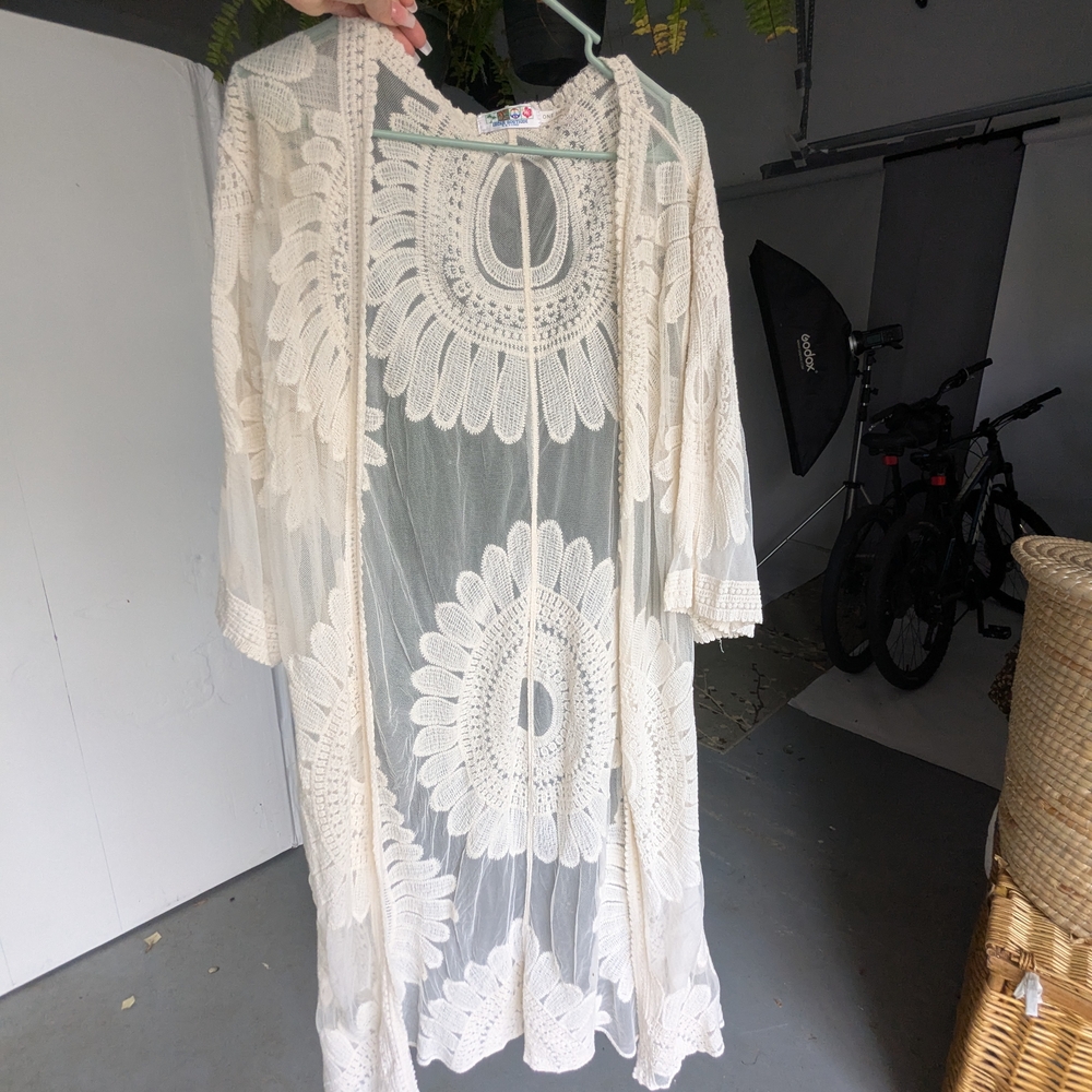 Elegant Cream Lace Beach Kimono Cover-up